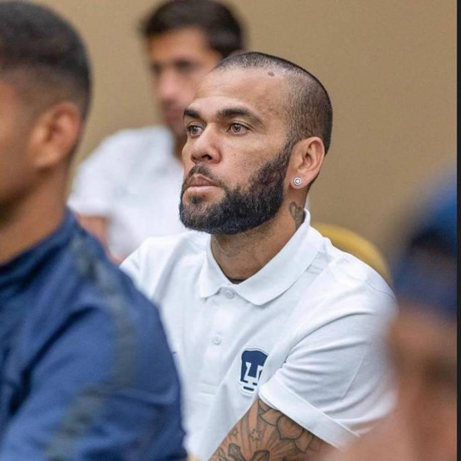 Dani Alves aún mantiene la esperanza de poder obtener la libertad condicional que ya le fue denegada una vez y tras la última petición la Fiscalía de Barcelona se opuso a dejar en libertad provisional al considerar que persiste el riesgo de fuga para eludir la acción de la justicia.