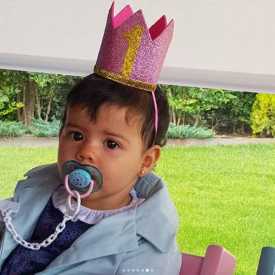 'Somos los papas más afortunados del mundo. Sois la perfección de nuestros días', agregó Georgina en las imágenes de la celebración.