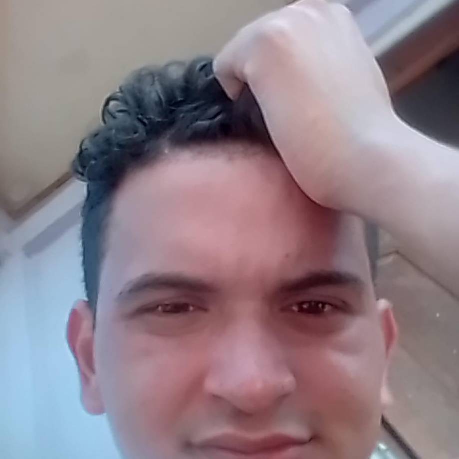 Personas que lo conocían dijeron que él se dedicaba día a día a la venta de dulces en su pequeño negocio. 