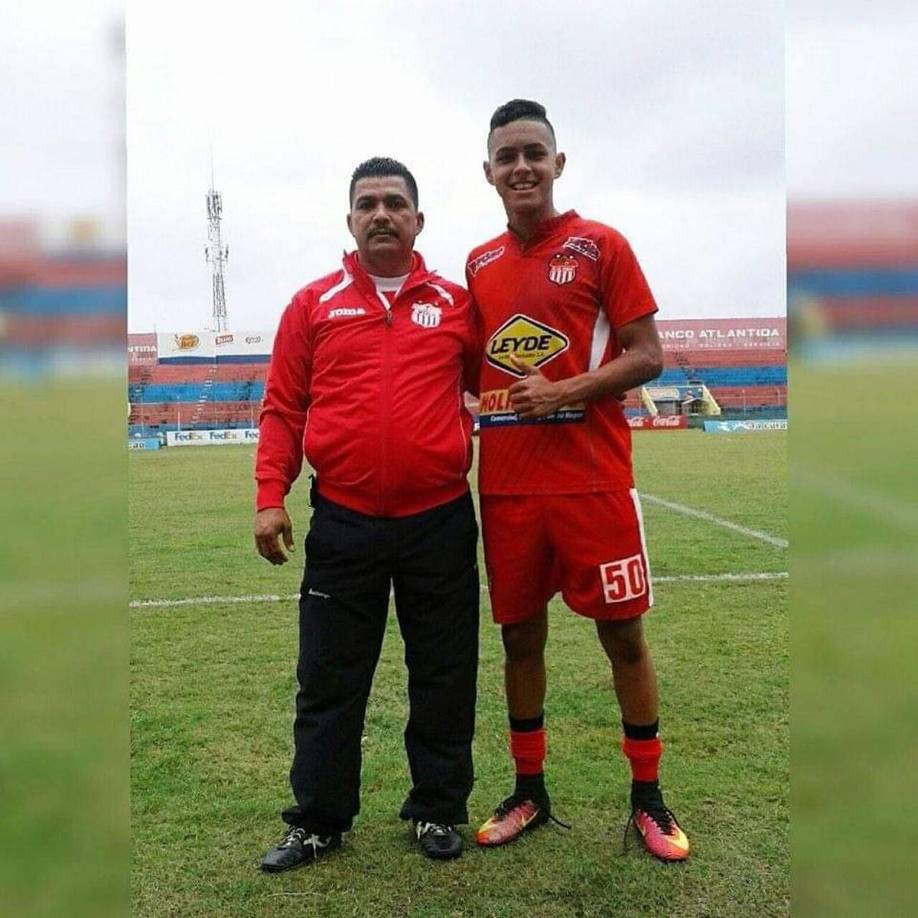 El futbolista catracho siempre ha recibido el apoyo de su padre Don Enrique Palma, quien nunca dejó de confiar en el potencial de su hijo.