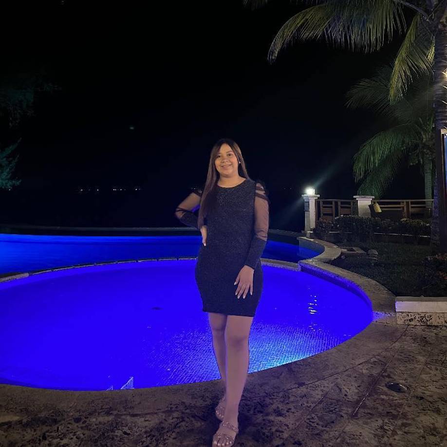 La joven sufrió heridas de gravedad y su cuerpo, al igual que el de las otras dos víctimas, quedó tendido sobre el asfalto de la CA-5. 