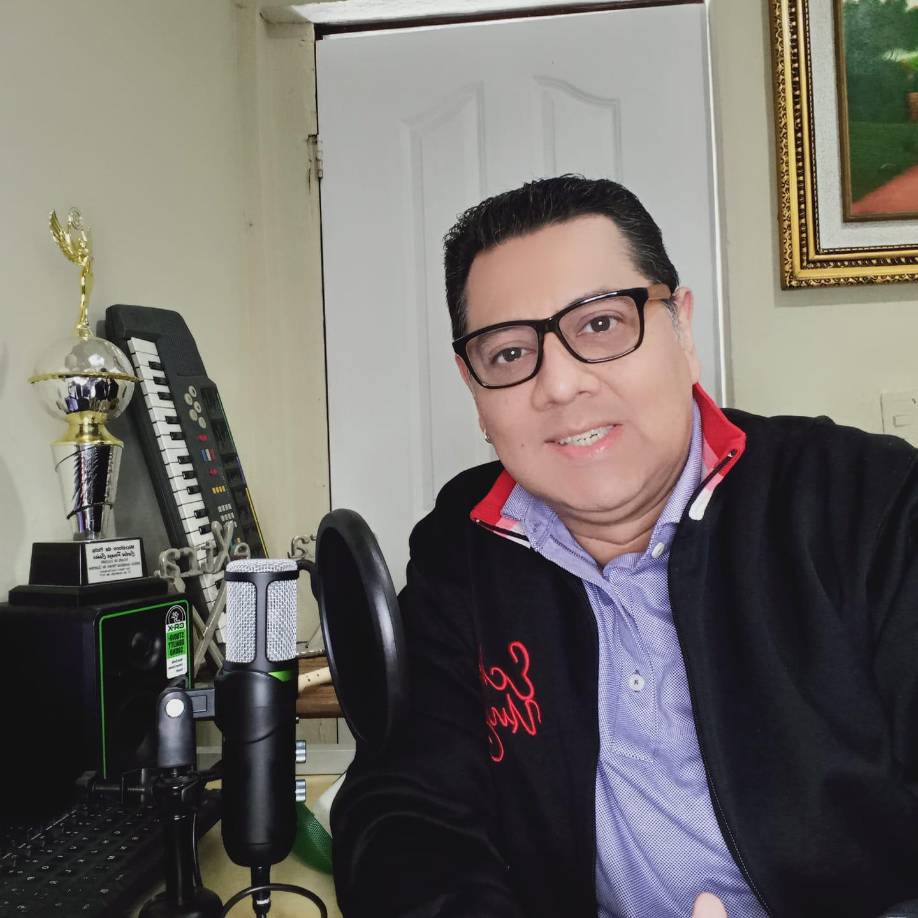 ”Me acuerdo que una vez fui a hablar con la gente de la Power FM, con la doctora y Javier Sierra, y la doctora me dijo que les diera un poco más de acceso a Ricardo y a Carlos para que hagan un buen programa. Ellos no tenían ningun morning show y así comenzaron, después lo hicieron en otra radio”.