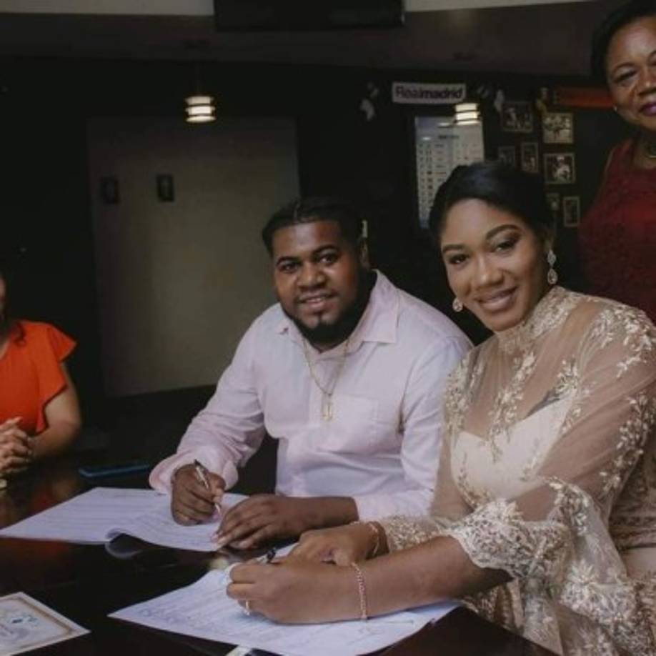 El influencer hondureño y su pareja contrajeron nupcias el pasado fin de semana, y así lo confirmaron en sus redes sociales.