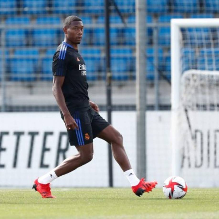 El austríaco David Alaba, único fichaje del Real Madrid en este mercado de verano, debuta como titular con el club blanco y lo hace como lateral izquierdo.