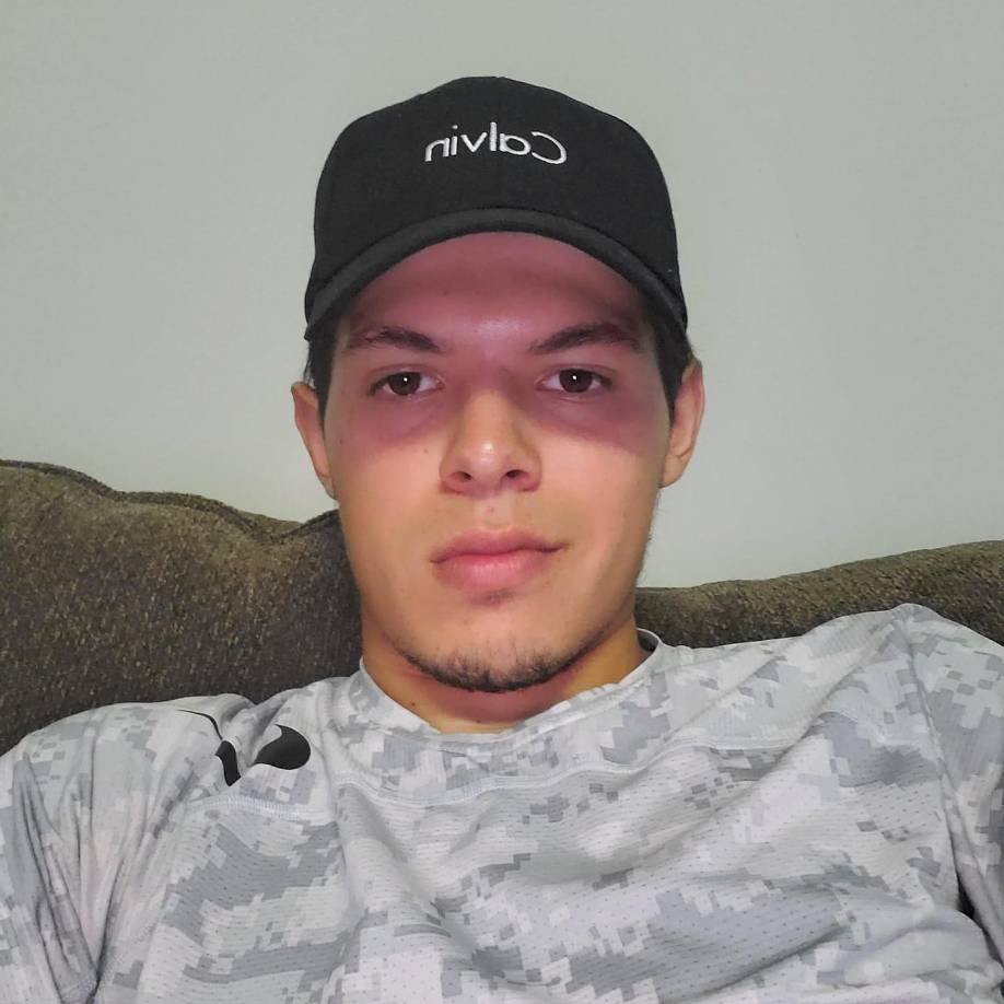 Según familiares, Castellanos llegó a los Estados Unidos hace 8 años, convirtiéndose en la mayor fuente de ingresos de su madre, quien lucha contra el cáncer. 