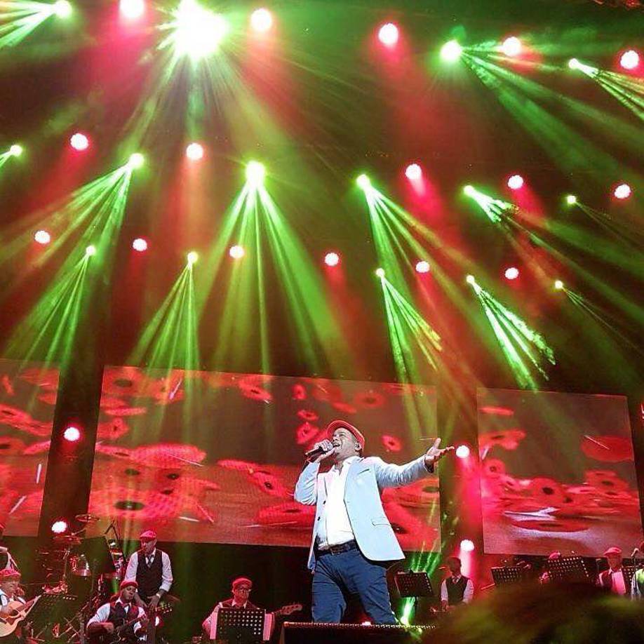 “Mi provincia merecía un cambio, no veía los avances, no teníamos las instituciones que debería tener una provincia”, relató a EFE el intérprete de exitosas bachatas como “Mi niña”, “Me duele la cabeza”, “Mi gran amor”, entre muchas otras, al recordar por qué incursionó en la política.