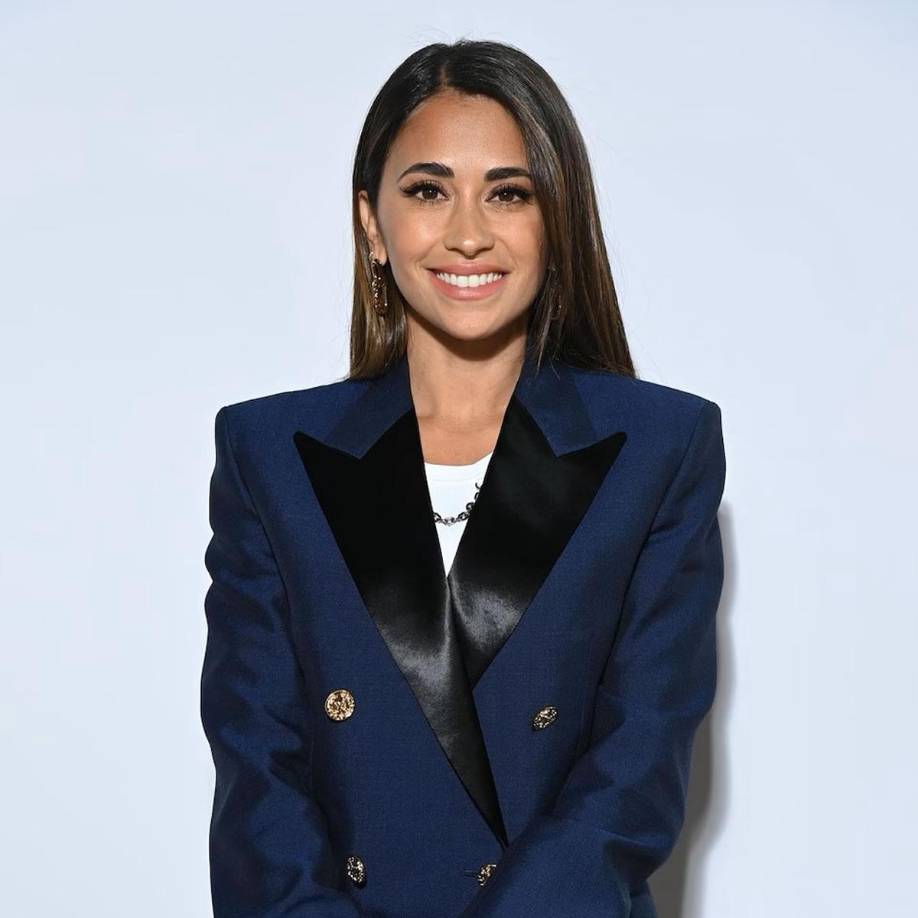 Ahora, la influencer se dedica a un trabajo diametralmente opuesto, pero se mostró convencida del camino elegido: “Hoy me dedico a algo completamente diferente, pero una cosa es segura: siempre debes hacer lo que te haga feliz y te llene”. En este sentido, manifestó cuál consejo le daría a su yo más joven: “Confía en ti misma, sigue tus instintos, y mantente siempre cerca de tu familia”.