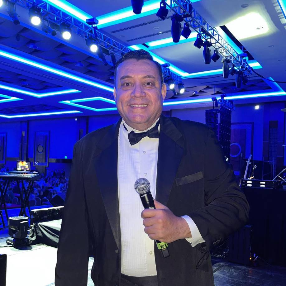 Jimmy Tovar, a cargo de las relaciones públicas y mercado en Audiosistema, aseguró: “Cesia tiene todas las cualidades para ganar “La Academia”, y lo ha venido demostrando, lamentablemente los artistas mexicanos cuentan con el respaldo de una gran nación, como dicen México para los mexicanos”.