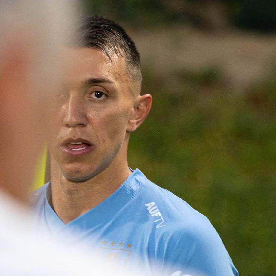 El guardameta uruguayo lleva más de diez años en ese país y con su selección jugó cuatro Mundiales (2010, 2014, 2018 y 2022) y cinco Copa América.