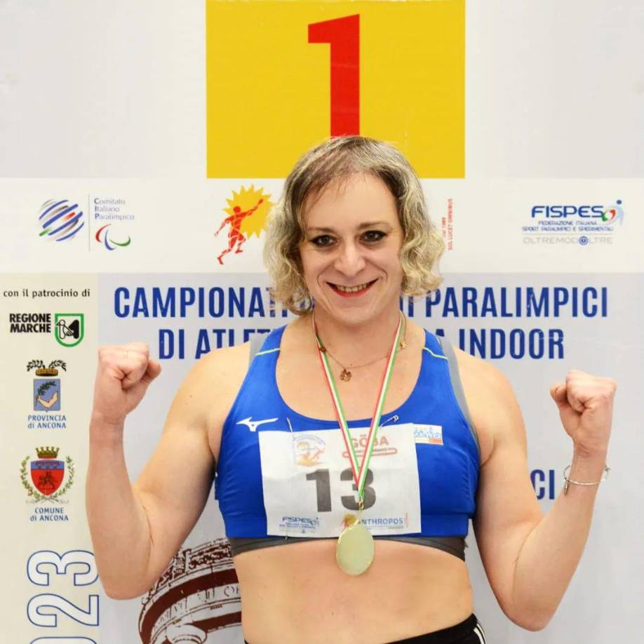 Pero, lo que desató el escándalo fue cuando se descubrió que una atleta trans había superado una marca en la prueba femenina de los 200 metros en pista cubierta.