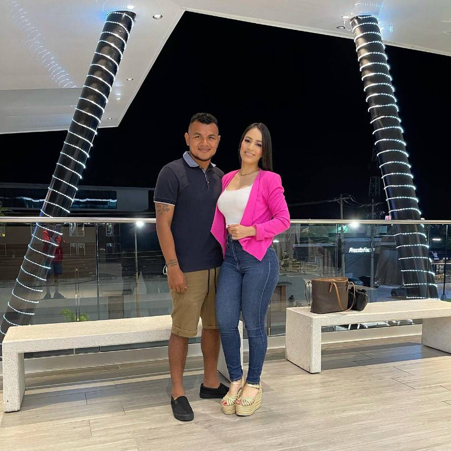 Mario Martínez: El mediocampista del Olancho FC está felizmente casado con la bella Erika Cabrera. 