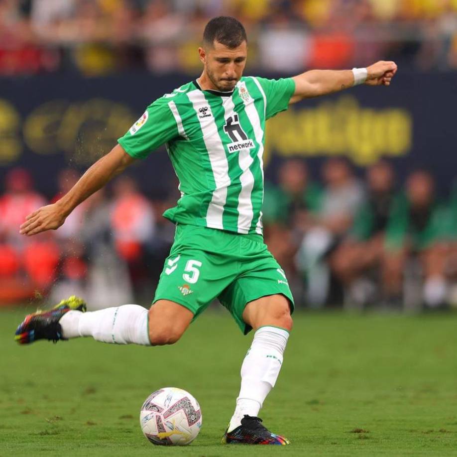 Según L´Equipe, Guido Rodríguez está cerca de recalar en el Olympique de Lyon que trata de convencer al Real Betis para llevarse al argentino, los franceses ofrecen 12 millones por él.