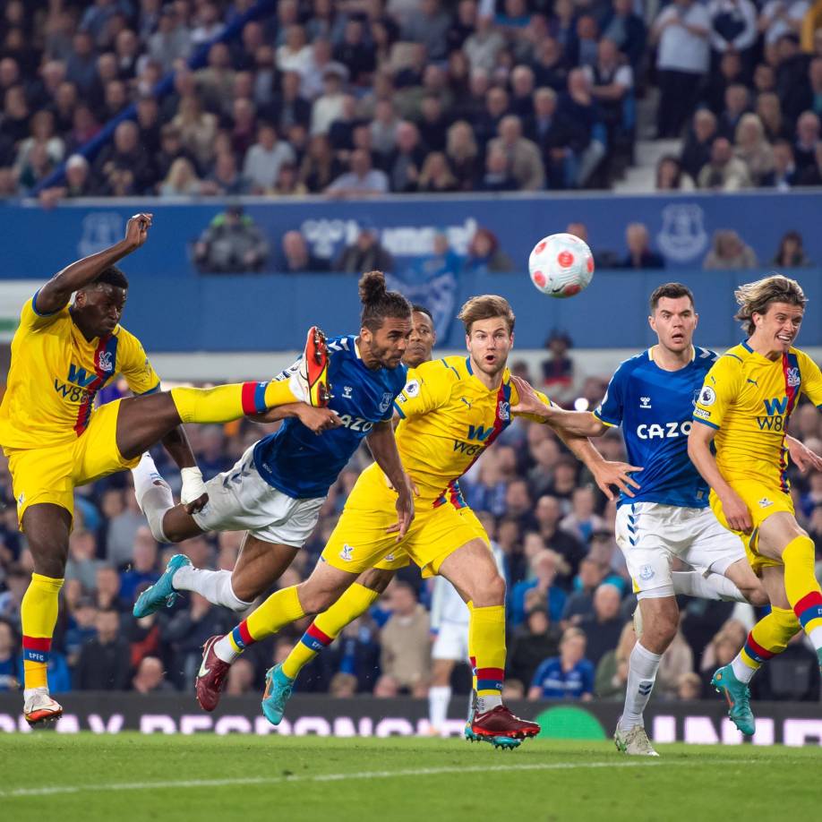 El momento del cabezazo de Dominic Calvert-Lewin en el minuto 85 para darle la salvación al Everton.