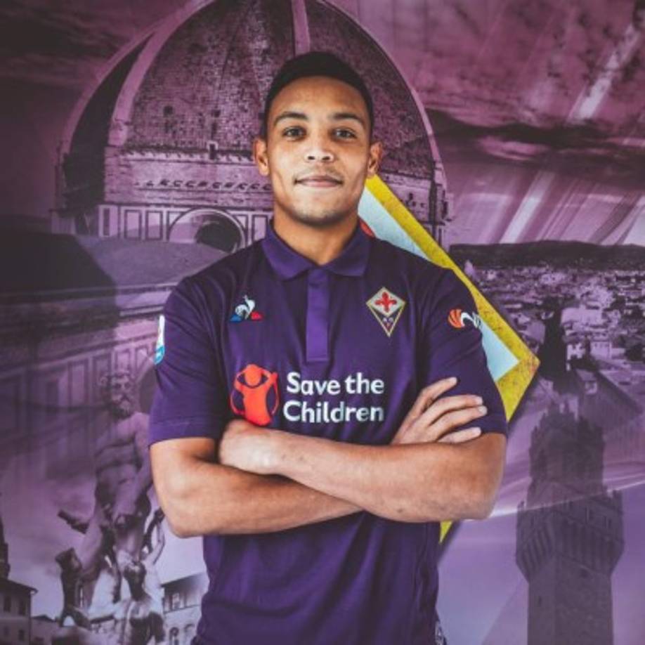 La Fiorentina dio la bienvenida oficial este jueves al atacante colombiano Luis Muriel, después de su llegada a Florencia el miércoles y de cerrar los trámites de su nuevo contrato. El internacional con Colombia en 22 ocasiones, llega en préstamo por el Sevilla, con una opción de compra. Llevará el número 29, con el que ya posó en las redes sociales oficiales del club.