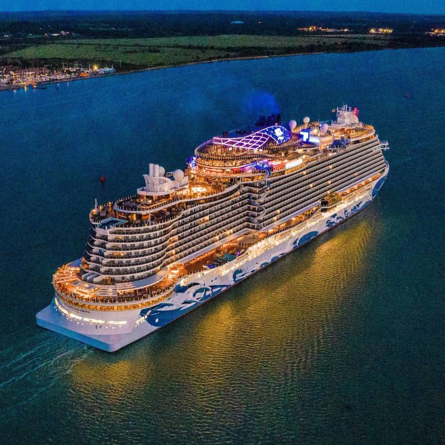 Después de la temporada caribeña, Aqua ofrecerá viajes de cinco y siete días a Bermudas desde la ciudad de Nueva York entre agosto y octubre de 2025, y luego realizará cruceros de cinco y siete días por el Caribe Oriental, partiendo de MIami. 