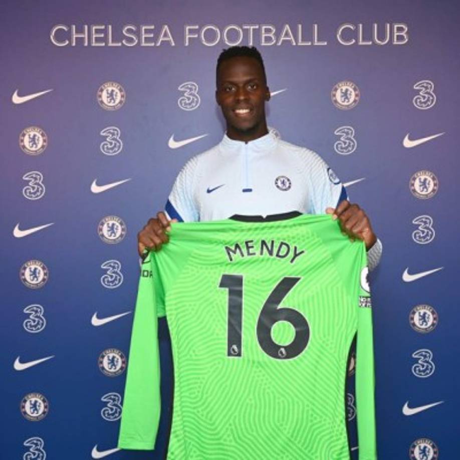 Oficial. El Chelsea ha anunciado el fichaje de Edouard Mendy para reforzar la portería de los 'blues' y amenazar aún más la titularidad de Kepa Arrizabalaga. El portero francés, procedente del Rennes, llega a cambio de 25 millones de euros y lo hace dos años después de que el Chelsea invirtiera más de 70 en el guardameta español, que no ha rendido como se esperaba.