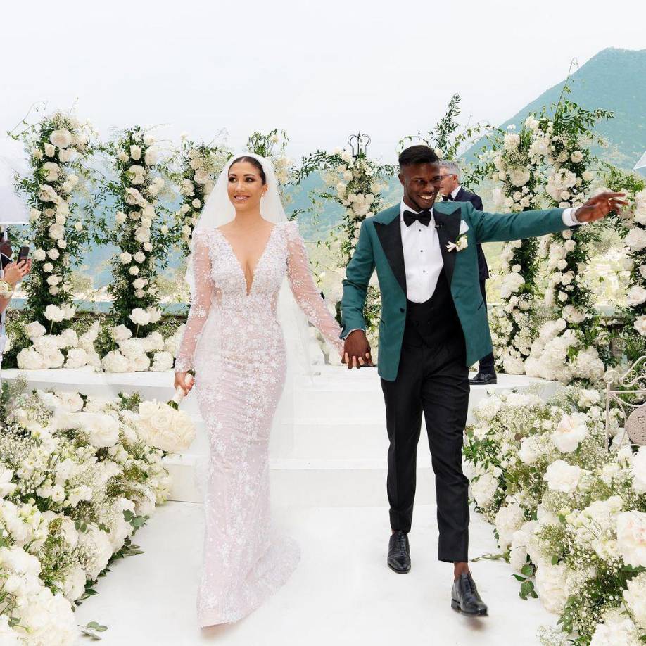 La esposa de Keita, Simona Guatieri, posteó su indirecta a través de las redes sociales. “Hay mujeres serías sensibles, sinceras, sensuales. ¡Estas hermosas mujeres huelen a limpio! Y luego están esas mujeres llamadas ‘vaca’ en la jerga italiana”.