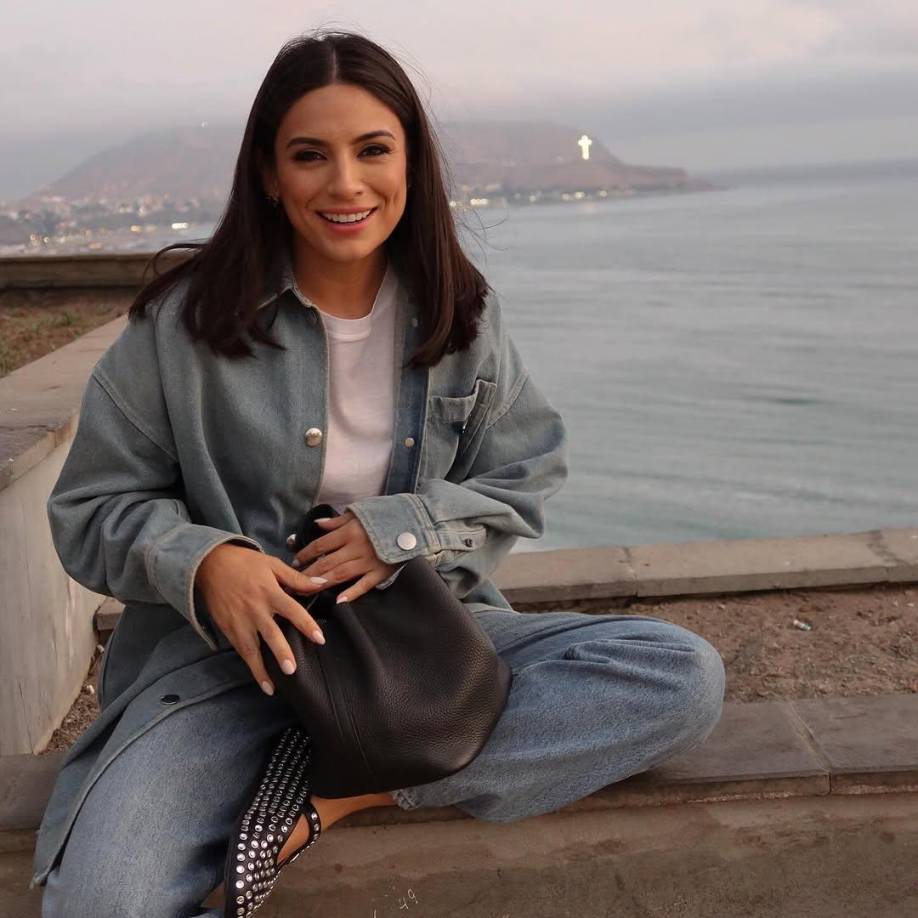 Asimismo, la famosa confesó que nada la ayudó a disminuir la aprensión que sintió durante los primeros meses de embarazo. “Era mucho miedo, porque muchas cosas no las sabemos, por más que te cuente alguien de su experiencia, tu mamá, tus primas, tu abuela, no lo sabes hasta que lo vives. Yo decía: ‘Es que no, lo voy a perder, se me va a salir’, y digo, gracias a Dios estaba muy bien y obviamente cuidándome lo más que se pudiera. Y sí, con miedo, pero luego ya empecé a confiar y empecé a divertirme”, concluyó.