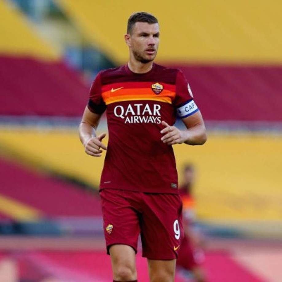 La Juventus está a punto de cerrar la contratación del ariete bosnio Edin Dzeko, procedente de la Roma. La operación habría llegado a buen puerto después del visto bueno de Arkadiusz Milik (Napoli) a incorporarse a la Roma, que permitiría así la salida de Dzeko con dirección a Turín.<br/><br/>El bosnio firmará un contrato de dos años a razón de 7,5 millones de euros por temporada y la Roma recibirá 15 millones de euros.