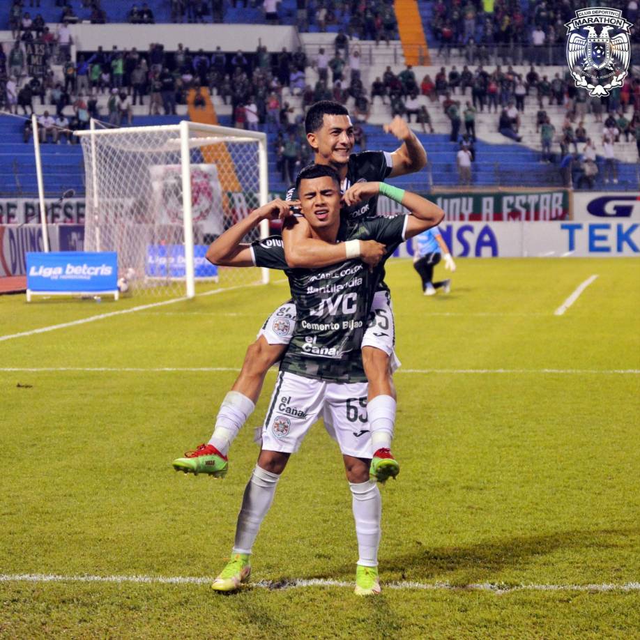 El joven Isaac Castillo celebrando su gol que puso el 3-1 en el marcador ante la UPN.