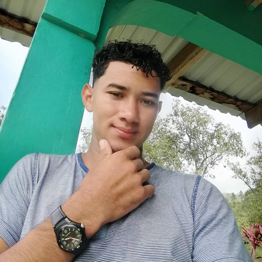 Mencía, residente en la aldea Alao, sector de Tulanguare, fue atacado a machetazos en una solitaria carretera de terracería. 