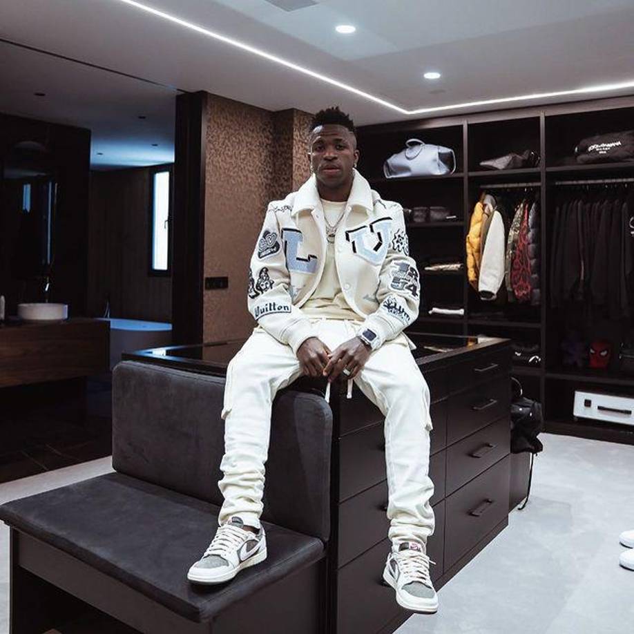 “Lamento todo lo que has pasado, Benjamin Mendy”, titula en sus redes sociales el futbolista brasileño tras darse a conocer la noticia.