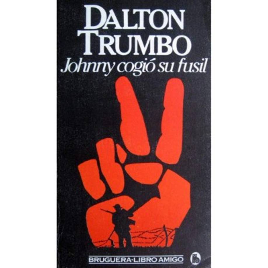 Johnny cogió su fusil. Obra de Dalton Trumbo. Dramática y perturbadora novela que exterioriza las causas funestas que desatan las guerras. Escrita desde un punto antibelicista. Entre las temáticas que se plantean están la democracia, la guerra y la eutanasia, esta última como tema principal. Joe Bonham es un joven que asiste a la I Guerra Mundial. Una vez en el campo de batalla, su cuerpo recibe la detonación de una granada: pierde todas sus extremidades, el sentido de la vista, el oído, el olfato y el gusto. Una vez reducido a un pedazo de carne regresa a su país donde es utilizado como experimento. Sin embargo, Joe puede razonar, es en ese punto donde el lector se involucra con los pensamientos suicidas y turbulentos de Joe, también llamado Johnny. La idea de morir para Joe es inevitable, el estar mutilado le impide matarse, es por ello que se comunica a través del código Morse con un militar amigo suyo, pero su deseo es negado. Los recuerdos infantiles de Joe invaden el presente trágico en el que se encuentra y los contrapone a los eventos de la guerra. Dalton creó una obra devastadora y esplendida que muestra el lado más débil y caótico del ser humano.