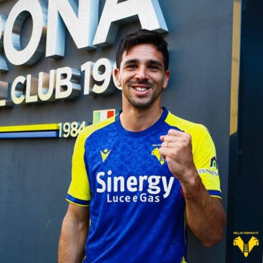 El hijo mayor de Diego Pablo Simeone, Giovanni, es nuevo jugador del Hellas Verona. Llega cedido con opción de compra por el Cagliari, club con el que la temporada pasada disputó 33 encuentros, anotando seis goles. El 'Cholito' ha pasado casi toda su carrera en Italia, Fiorentina, Genoa y Cagliari, tras formarse en las categorías inferiores de River Plate.