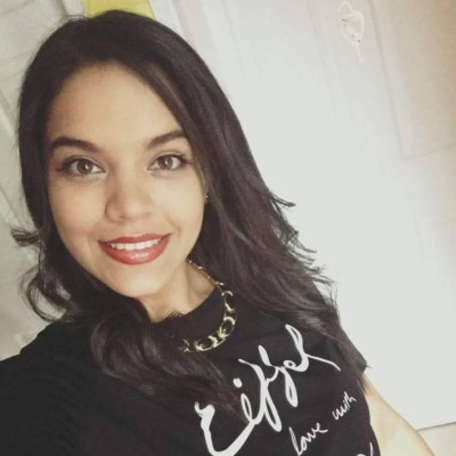 Alejandra Nohemí es la esposa de Roger Rojas, delantero del Olimpia. Ya tienen un niño.