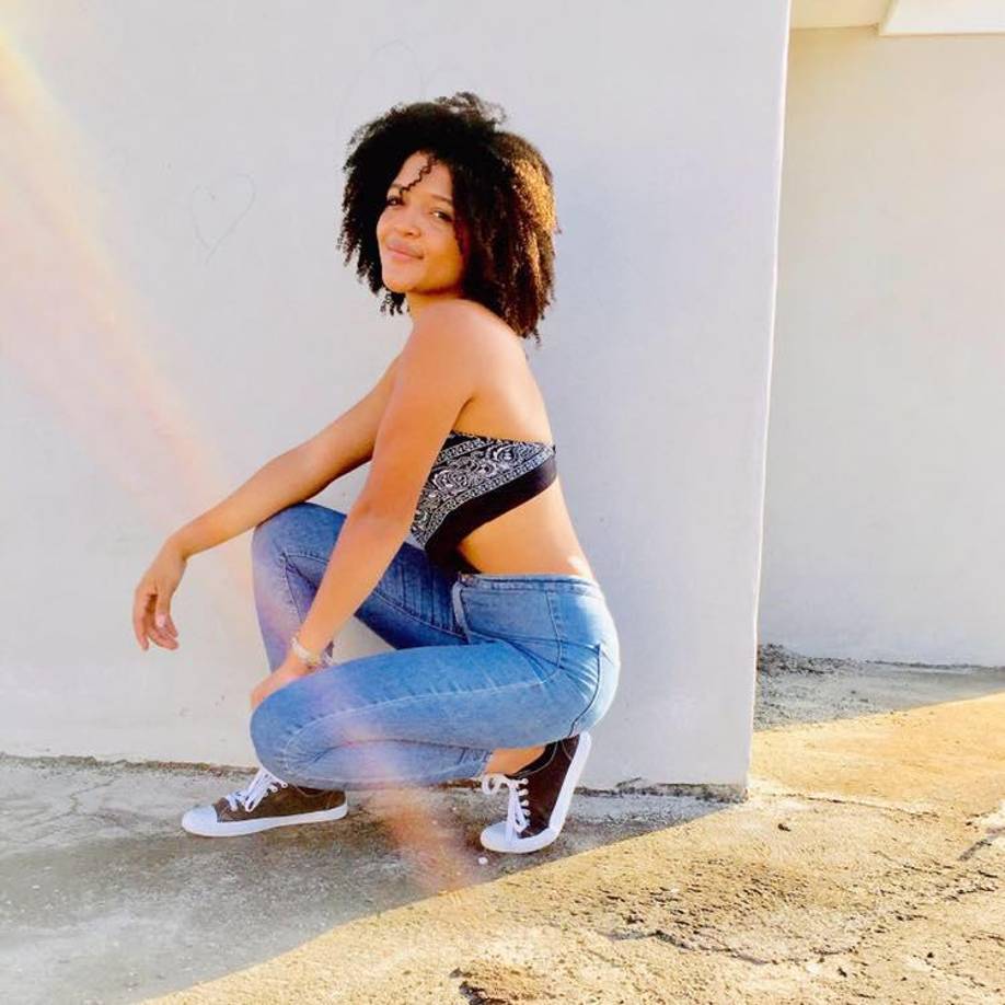 Sin embargo, fue alcanzada por ellos y abatida a disparos.