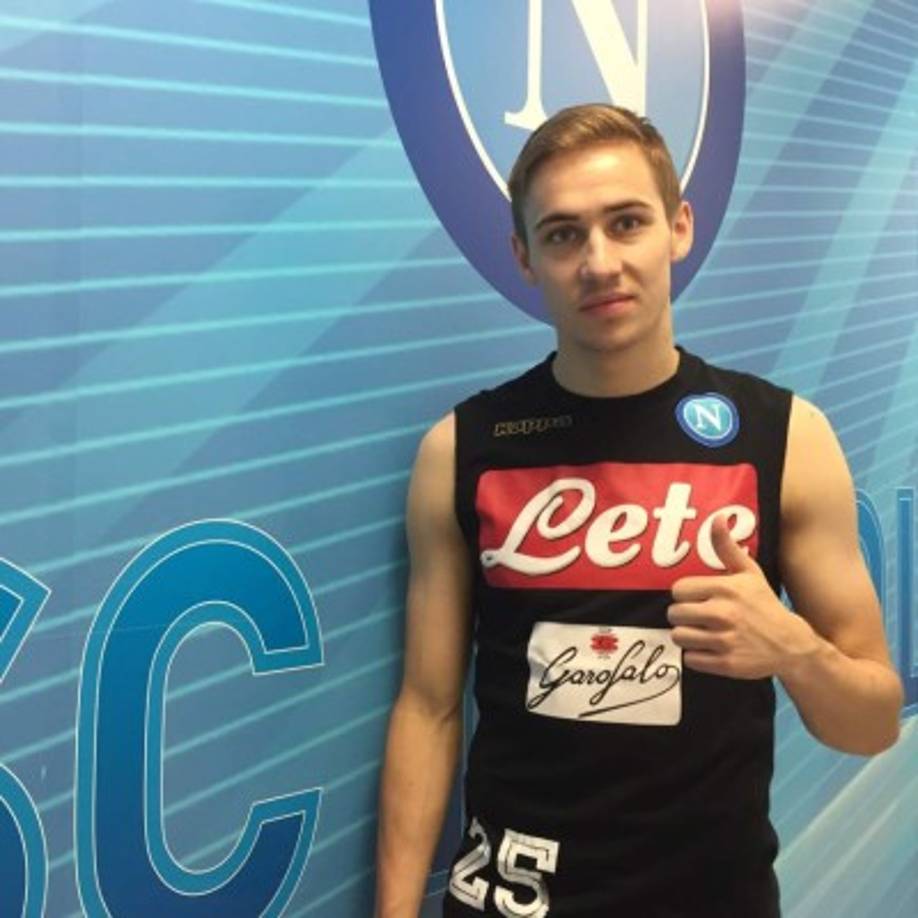 El presidente del Napoli, Aurelio DeLaurentiis, confirma la incorporación del centrocapista Marko Rog. El internacional croata de 21 años llega procedente del Dinamo de Zagreb.