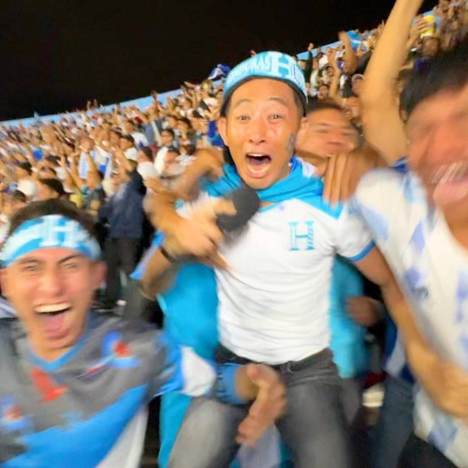 Shin Fujiyama desató la locura en el Estadio Nacional y vivió tremendo partido como un hondureño más con la esperanza de sacar un buen resultado en el duelo de ida de la Nations League de Concacaf. 