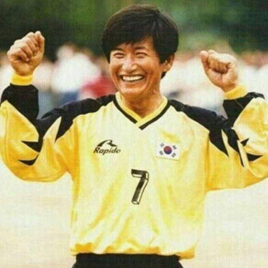 JMS organizaba partidos de hasta cinco horas. “Los partidos terminaban hasta que él anotaba 60 goles. Era patético ver como los rivales agarraban por un lado y él por otro”.