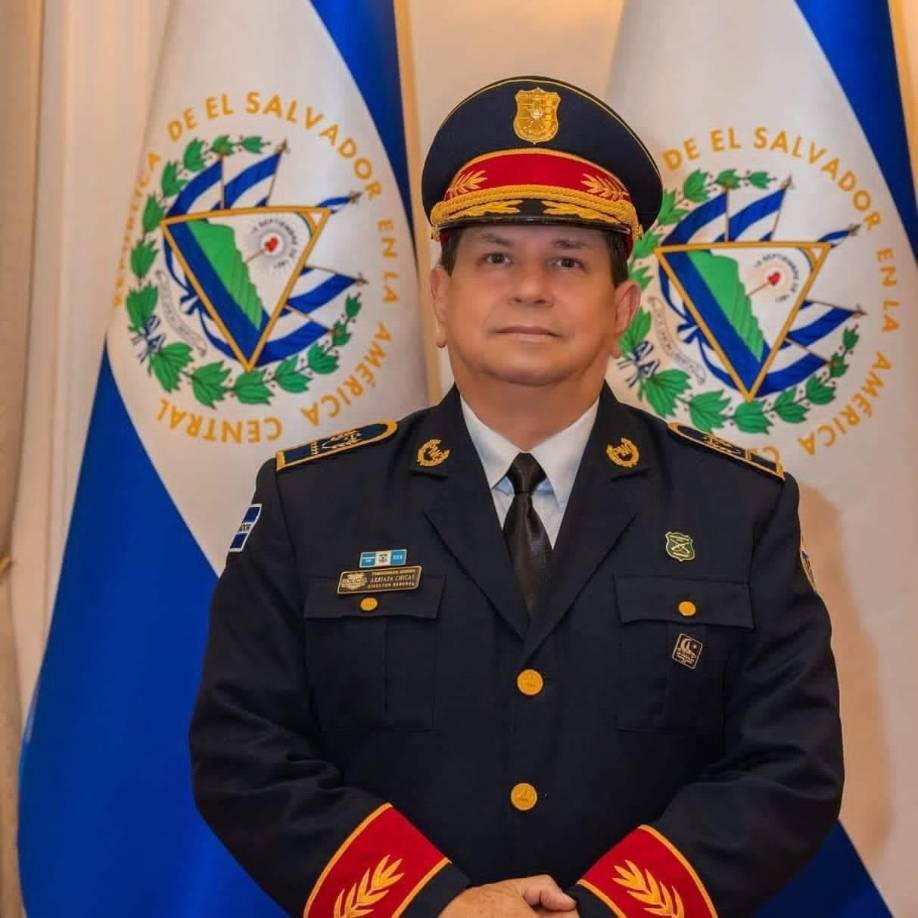 Entre las víctimas de la fatalidad aérea está Mauricio Arriaza Chicas, quien era el director general de la Policía Nacional Civil de El Salvador (PNC). 
