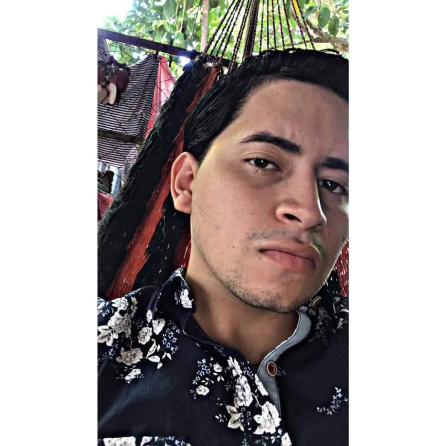 Según testimonios recogidos en la escena del crimen, Aguilar Guevara circulaba por ese sitio cuando fue atacado a balazos. 