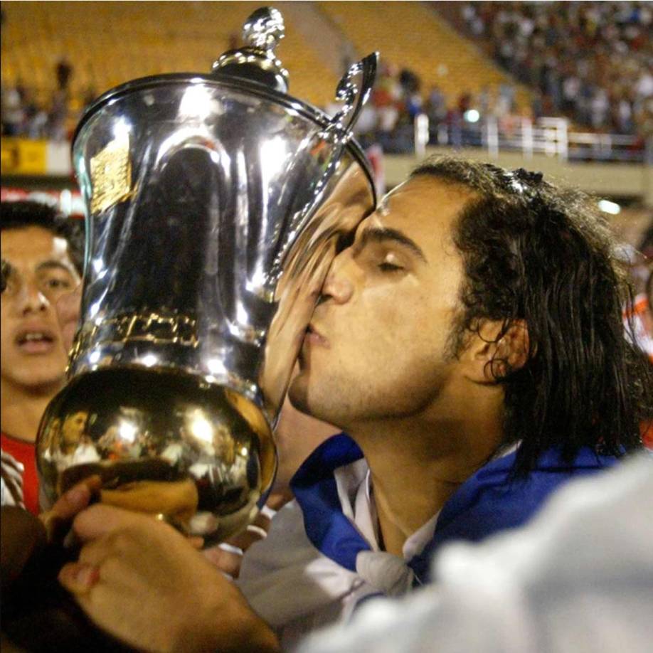 Asulin fue un prolífico delantero que disputó 284 partidos en la Primera División del fútbol israelí, llegando a convertir 88 goles.