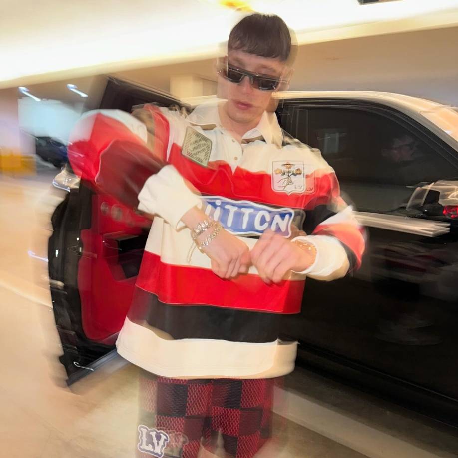 Con el de esta noche ha conseguido su segunda victoria en los Europe Music Awards, después de haber alcanzado el año pasado el de mejor “nuevo artista” en una edición sin ceremonia, cancelada por la situación de inseguridad mundial tras los atentados de Hamas de octubre de 2023.