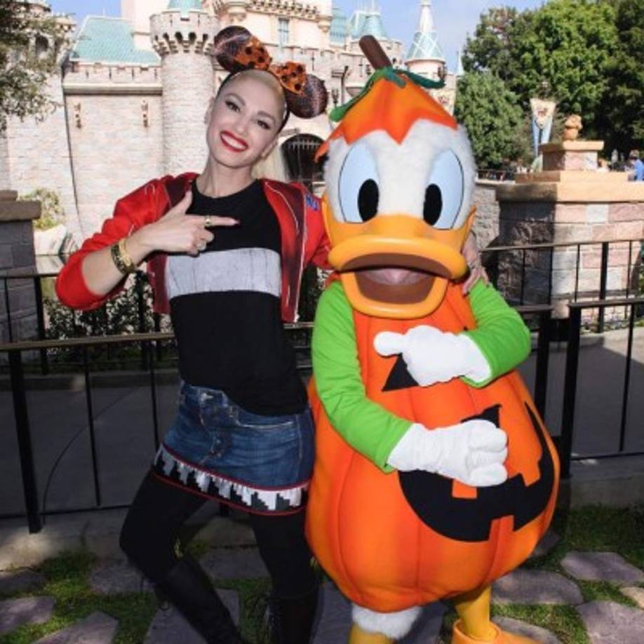 Gwen Stefani con el Pato Donald.