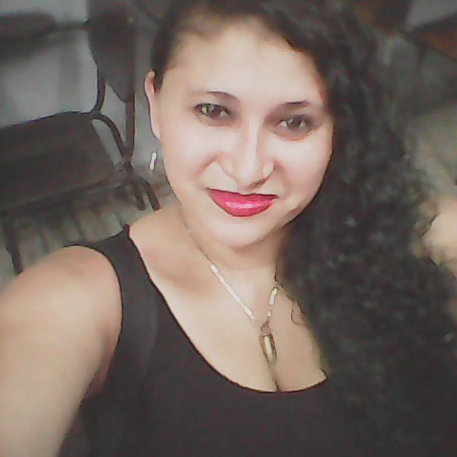 “Tenga, desbloquee mi teléfono, llame a mi esposo y a mis hijos, me estoy muriendo”, fueron sus últimas palabras según testigos del lamentable suceso. Su esposo reaccionó después con un mensaje en redes sociales. 