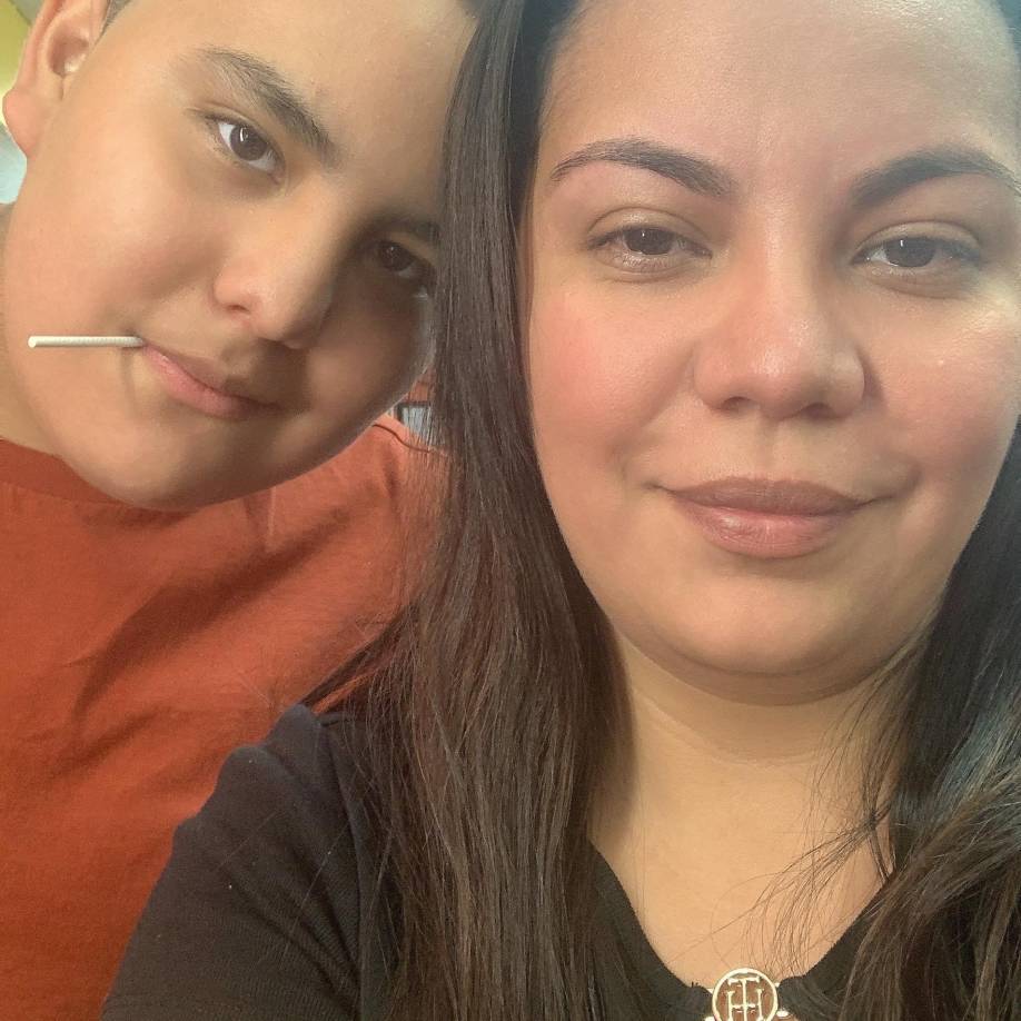 A ella le explicaron que el corazón del niño paró de latir y estuvieron atendiéndolo dentro de la ambulancia por un buen rato. “Me dijeron que le pusieron adrenalina para que volviera a bombear su corazón”, contó.