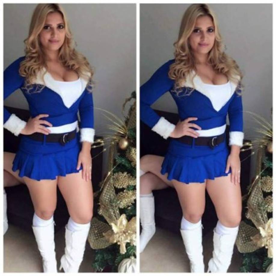 Gabriela Bonilla es una hermosa aficionada catracha que alentó a la Selección de Honduras con este sexy atuendo.