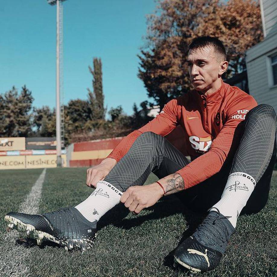 Al no materializarse los pagos prometidos, Muslera insistió en recuperar su dinero y recibió 700.000 dólares, que había tenido antes en una cuenta normal de Denizbank, pero no otros 500.000 que sacó de otro banco para invertirlos en el fondo, según el citado diario.