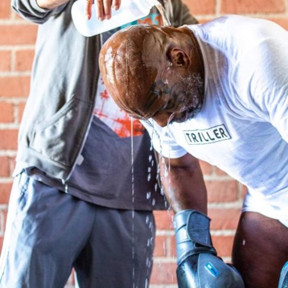 Según informó The Sun, Mike consume aproximadamente 4.000 calorías por día .