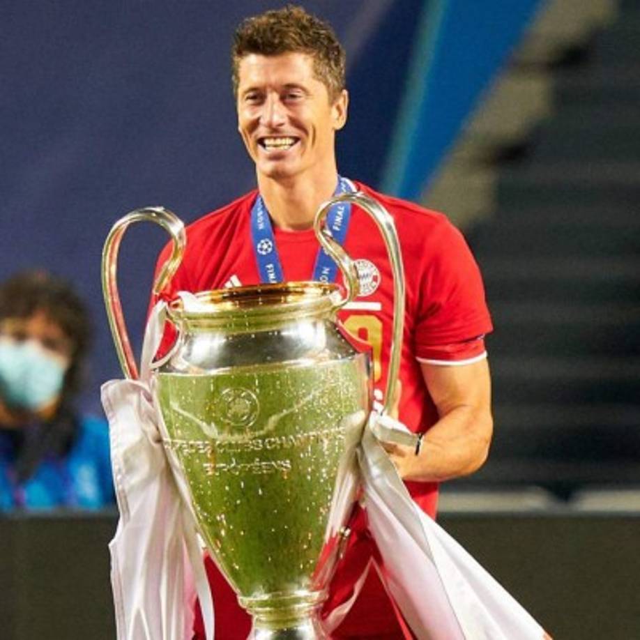 Robert Lewandowski - Otro que no podía faltar en este once, el delantero polaco llevó al Bayern Múnich a la conquista de la Champions con sus goles.