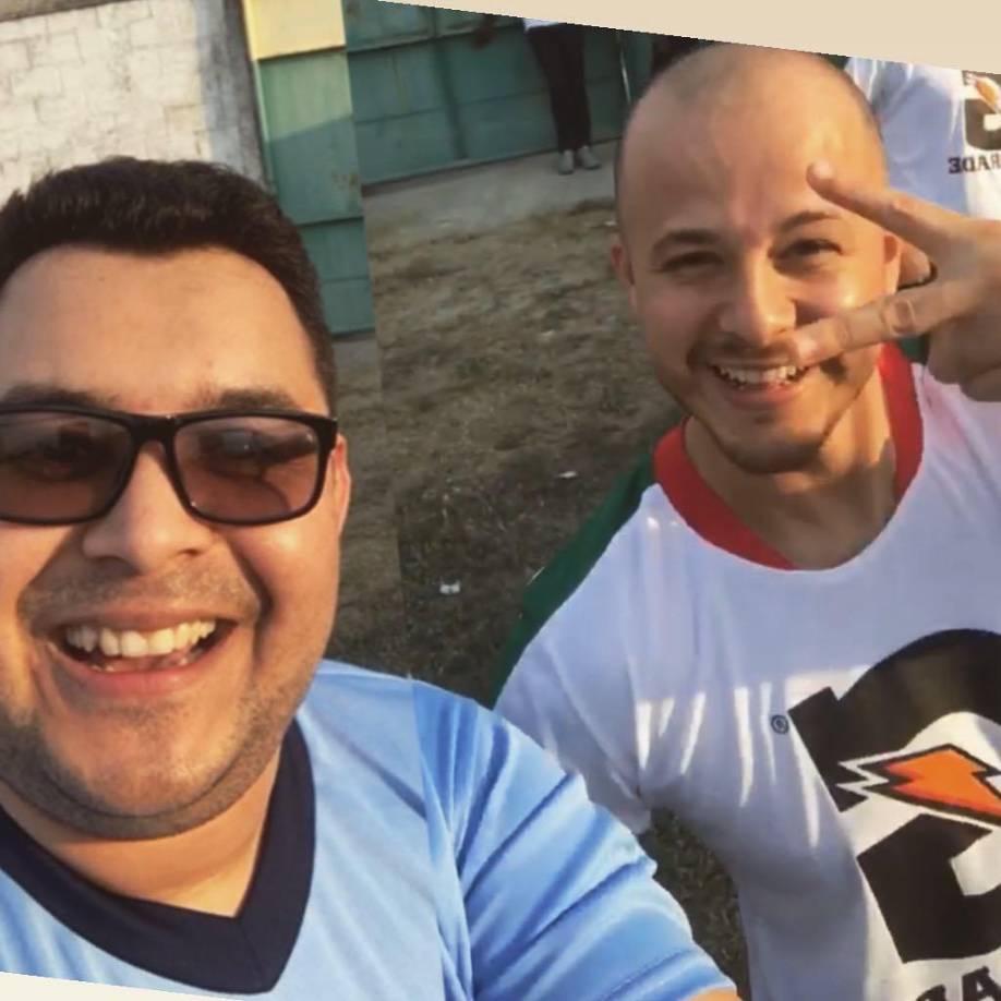 Trabaja en una empresa de Marketing y es uno de los amigos del pastor German Ponce hijo.