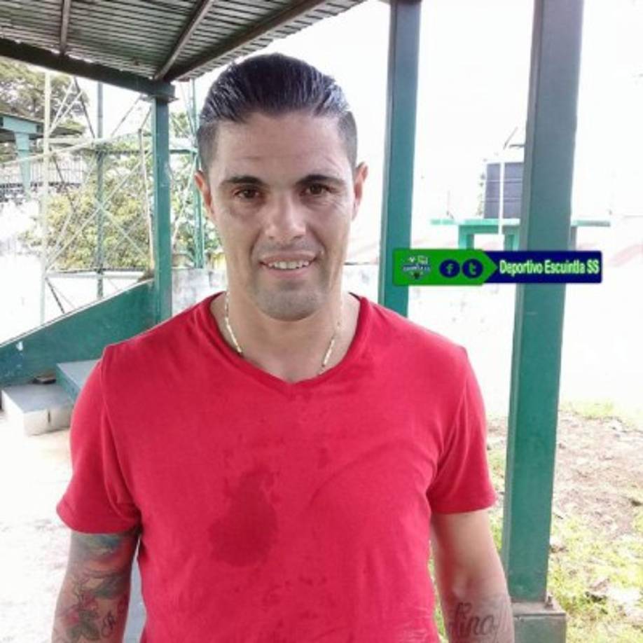 Guillermo pando Ramirez Y Mario Berrios del Marathon celebran la anotacion durante la realizacion del clasico sampedrano.