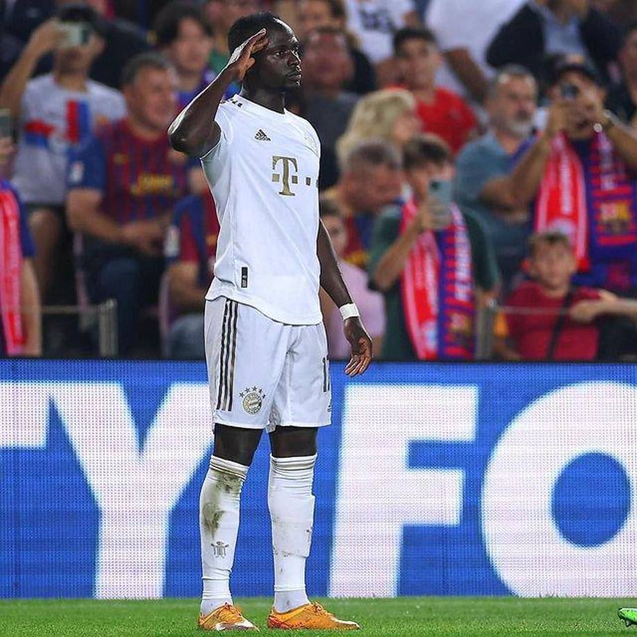 El Bayern de Múnich y el Al Nassr están en conversaciones por el fichaje de Sadio Mané, el futbolista no estaría en los planes de Tuchel y un representante de su agencia ya se habría reunido con el director deportivo del equipo saudí, esto según informa The Athletic. 