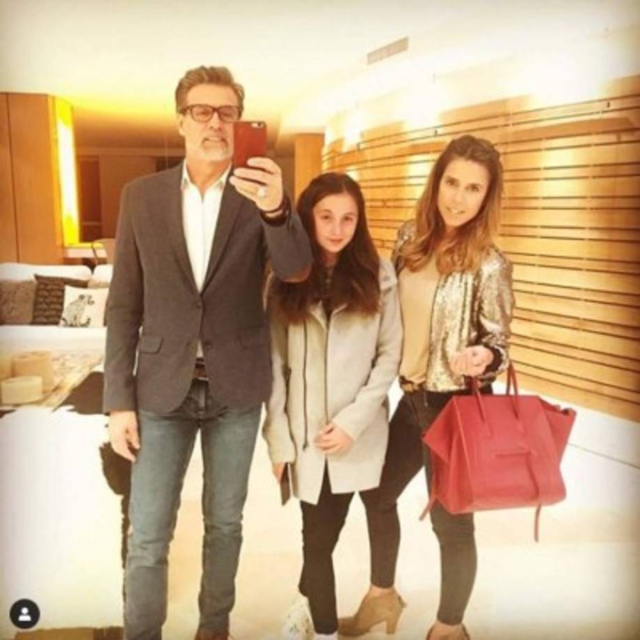 Juan Soler reveló en una ocasión que sus hijas han estado mucho más cerca de la experiencia actoral de lo que parece, pues ya estuvieron en un campamento en el que conocieron las exigencias de esta profesión. Y, al parecer, no les llamó mucho la atención.