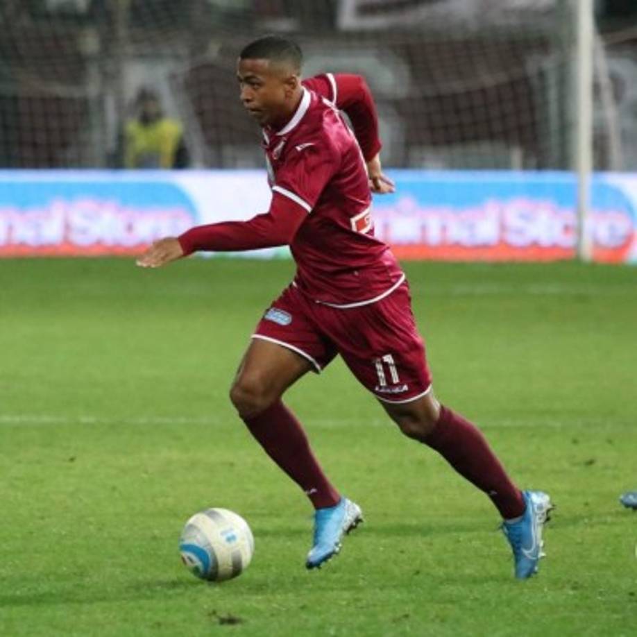 Rigoberto Rivas: Según medios italianos,el Spezia, Udinese y Cagliari, han mostrado interés en contar con los servicios del atacante catracho la próxima temporada. Recientemente brilló en el Reggina en la Serie B; su ficha le pertenece al Inter de Milán. Foto Facebook Reggina.