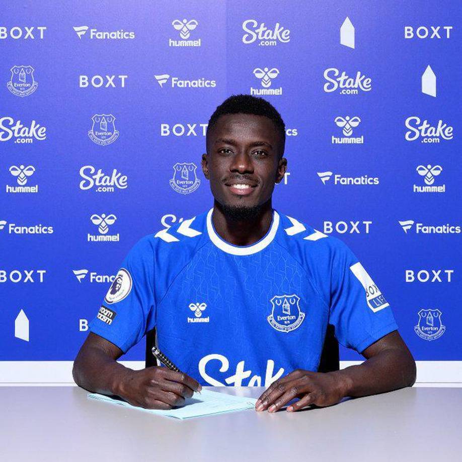 El Everton confirmó el regreso de Idrissa Gana Gueye, quien llega procedente del PSG. El centrocampista senegalés firma hasta 2024.